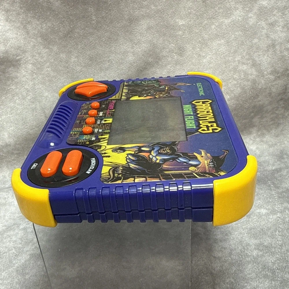 Vintage 1990 Gargoyles Night Flight Tiger Electronics Handheld Game Works